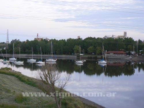 Veleros - Rio Quequen.jpg